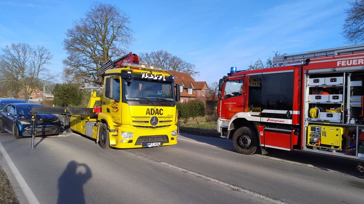 Drama auf der B58: Verkehrsunfall mit drei Fahrzeugen – Feuerwehr im Einsatz!