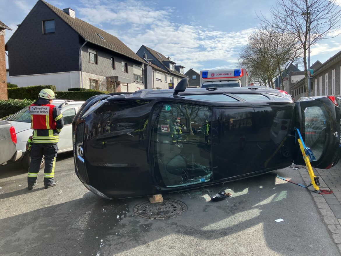 Dramatische Einsätze: Verkehrsunfälle und Garagenbrand in Mülheim!