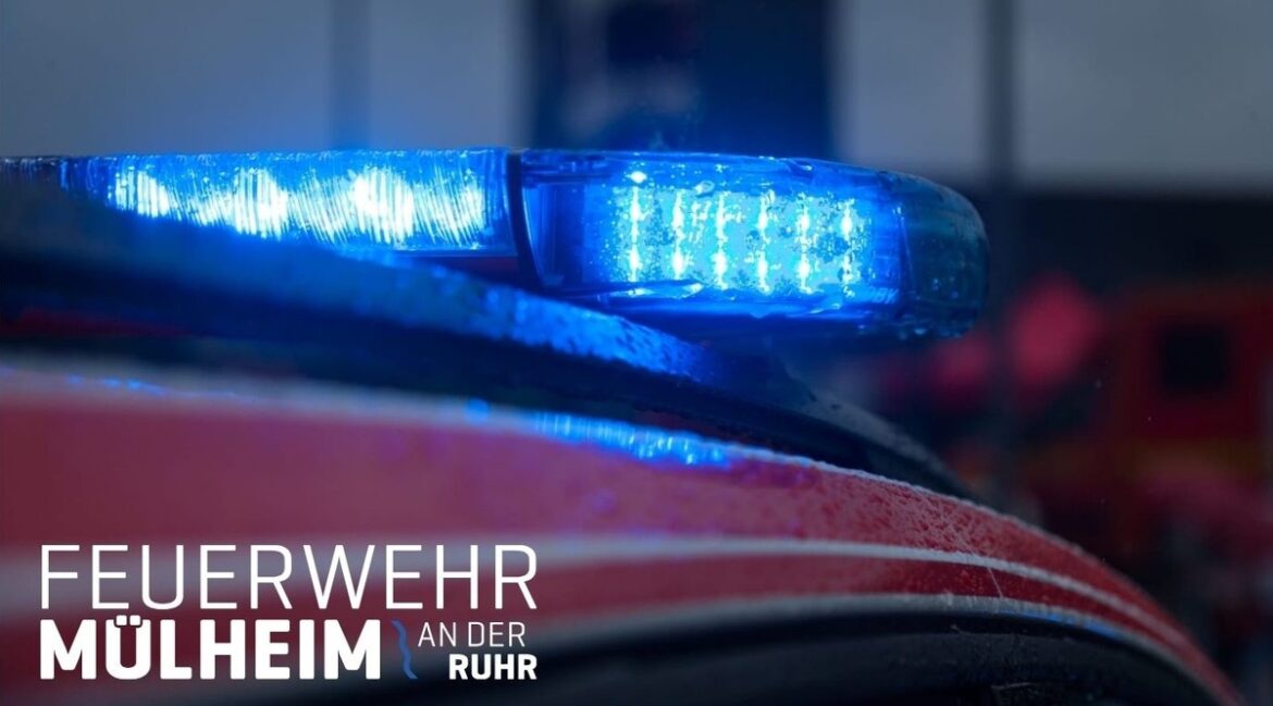 Dramatischer Verkehrsunfall in Mülheim: Drei Verletzte bei PKW-Crash!