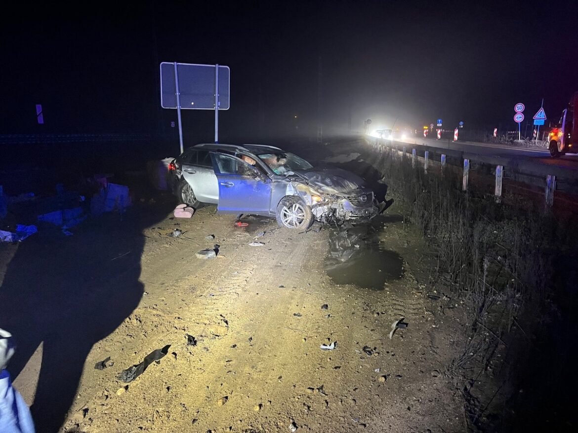 Drei Verletzte bei spektakulärem Unfall auf Dinslakener Landstraße!