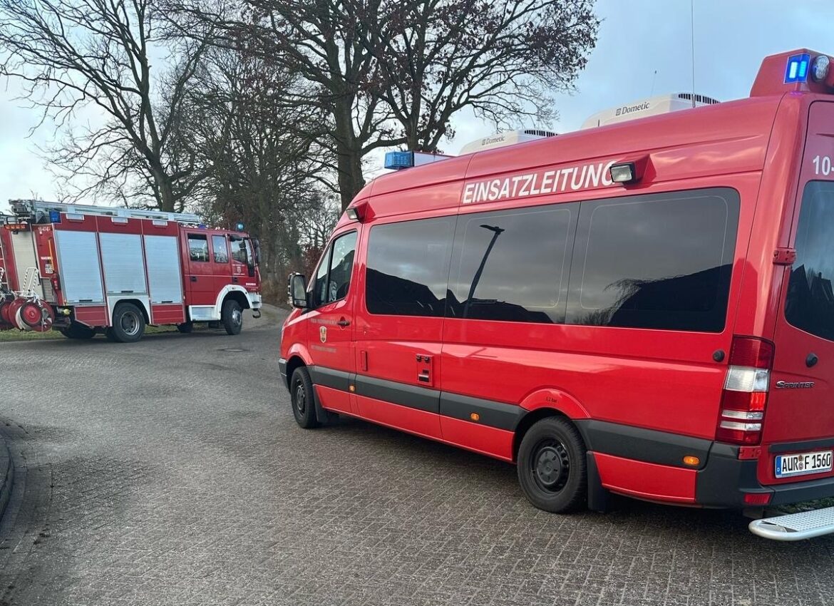 Einsatzmarathon für Feuerwehr Aurich: Gasausströmung und Alarm im Gewerbe