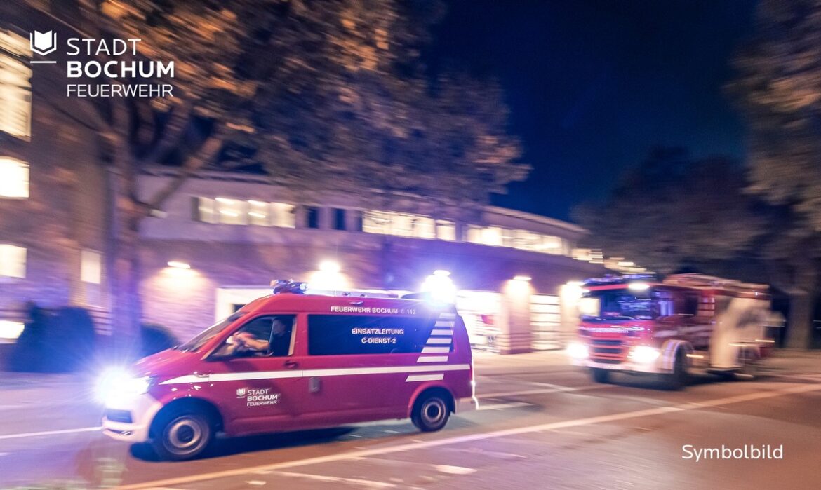 Feueralarm in Bochum: Großeinsatz der Feuerwehr nach Brand in Lagerhalle!