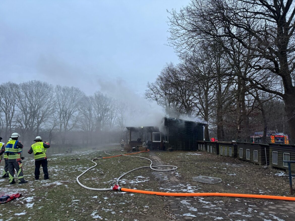 Feuerdrama in Norderstedt: Vereinsheim und Wohnung in Flammen!