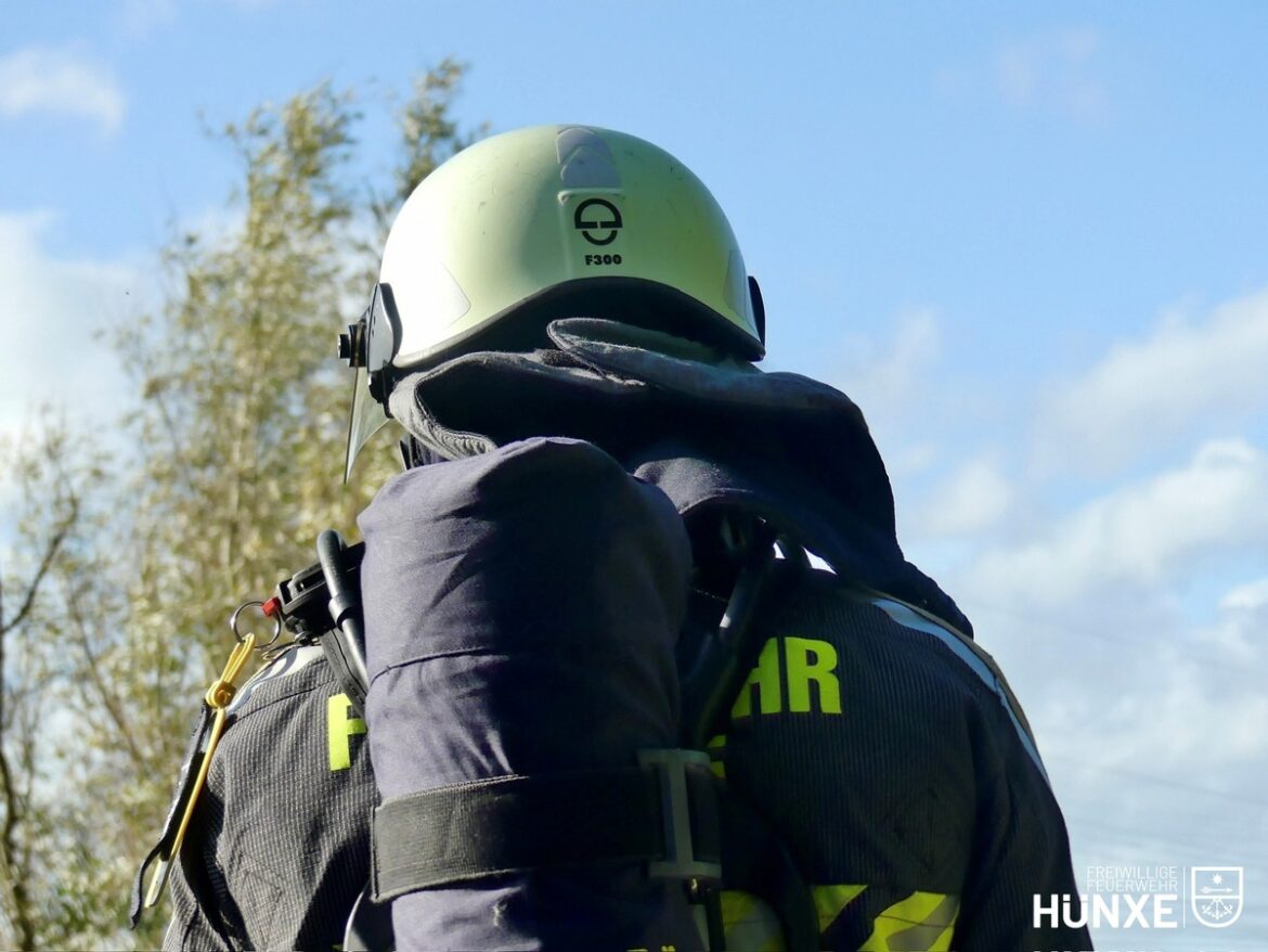 Feuerwehr Hünxe: Gefährliches Chemikalienfass im Wald entdeckt!