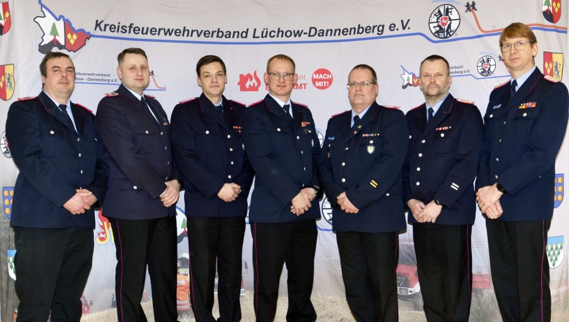 Feuerwehr-Lüchow: Über 200 Führungskräfte bei großer Versammlung!