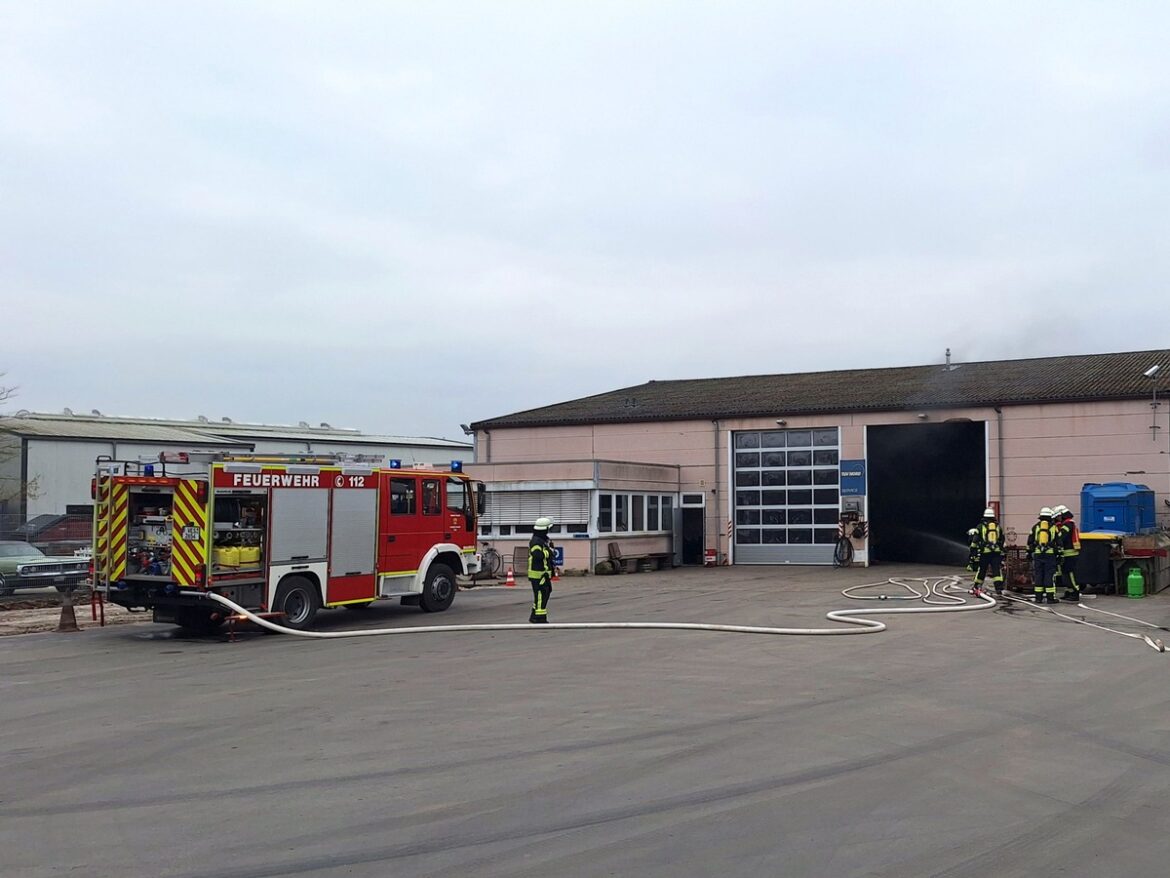 Feuerwehreinsätze in Sonsbeck: Brennende Gasflasche sorgt für Alarm!