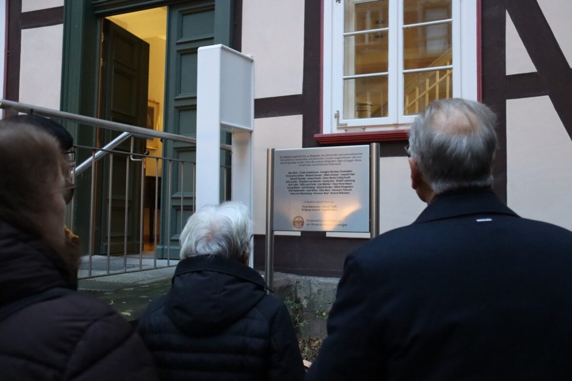 Gedenktafel für jüdische Akademiemitglieder in Göttingen gestohlen!