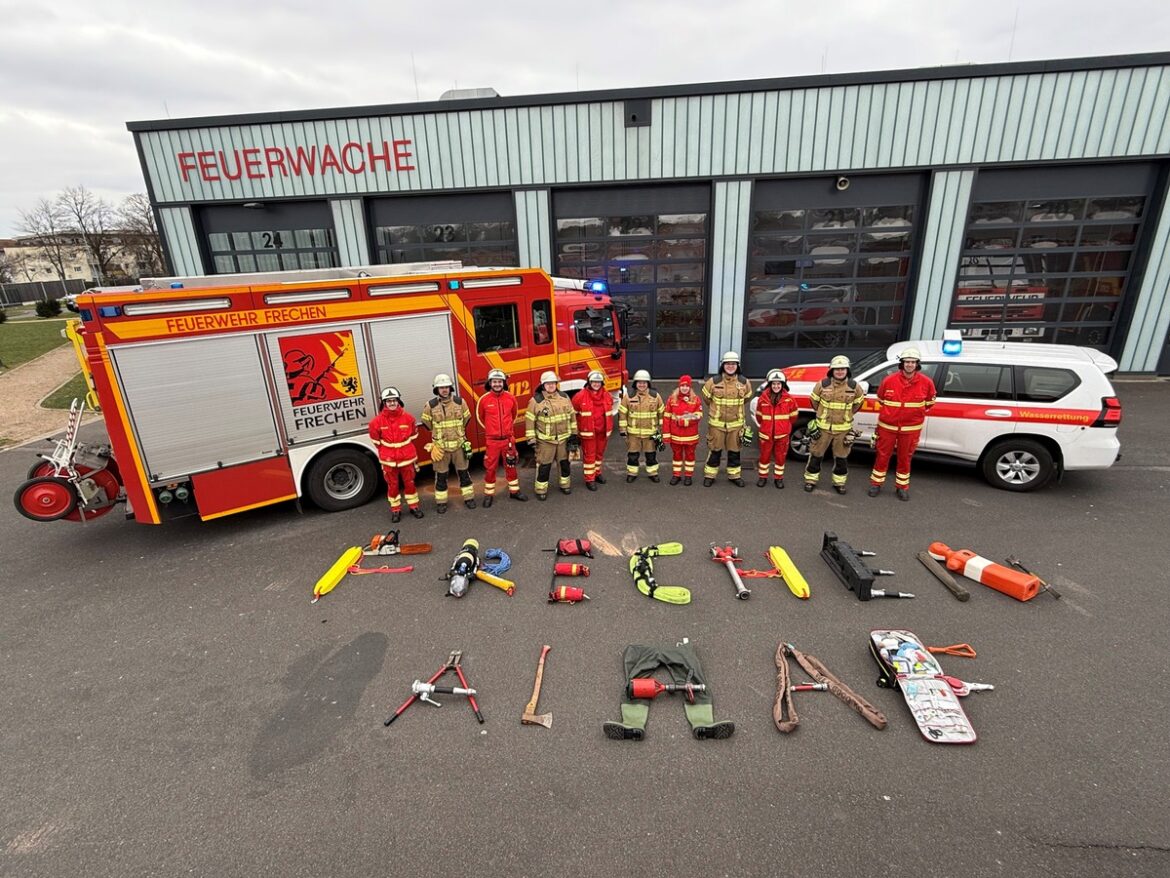 Gemeinsam stark: Feuerwehr und DLRG Frechen feiern Karneval für die Bürger