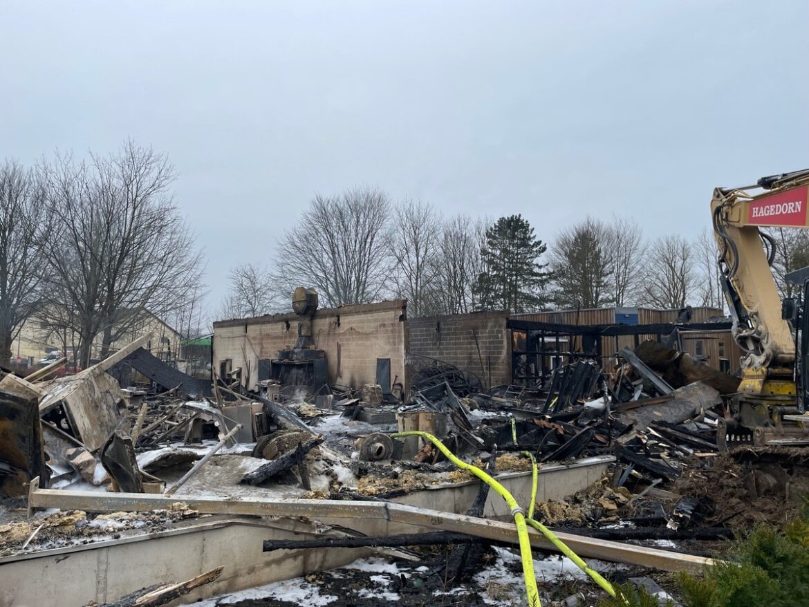 Großbrand in Brakel: Tischlereihalle komplett niedergebrannt!