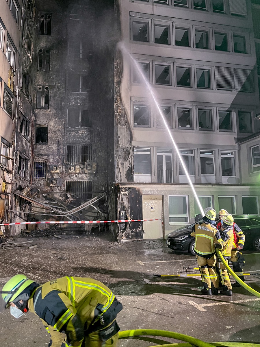 Großbrand in Essen: Flammen schlagen 18 Meter hoch über Stadtzentrum