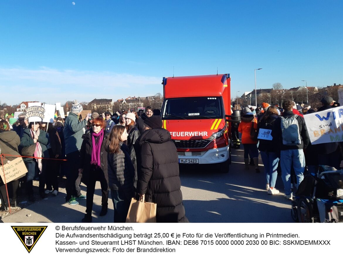 Große Demo auf der Theresienwiese: Feuerwehr im Einsatz!