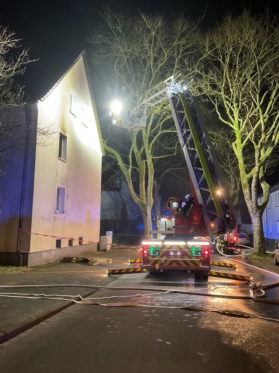 Große Feuerwehraktion in Mengede: Zimmerbrand in der Wodanstraße!