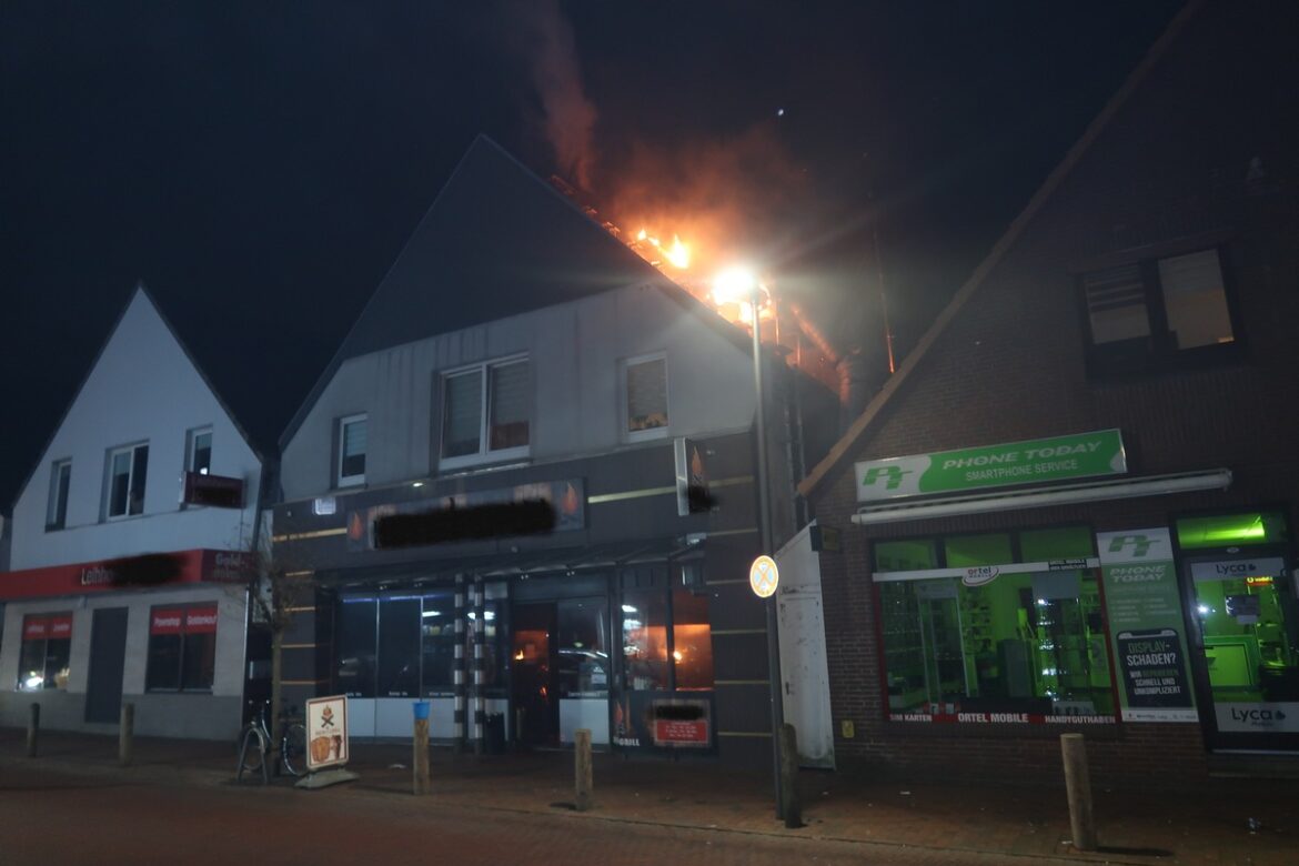 Großer Brand in Delmenhorster Grillrestaurant – Feuerwehr im Einsatz!