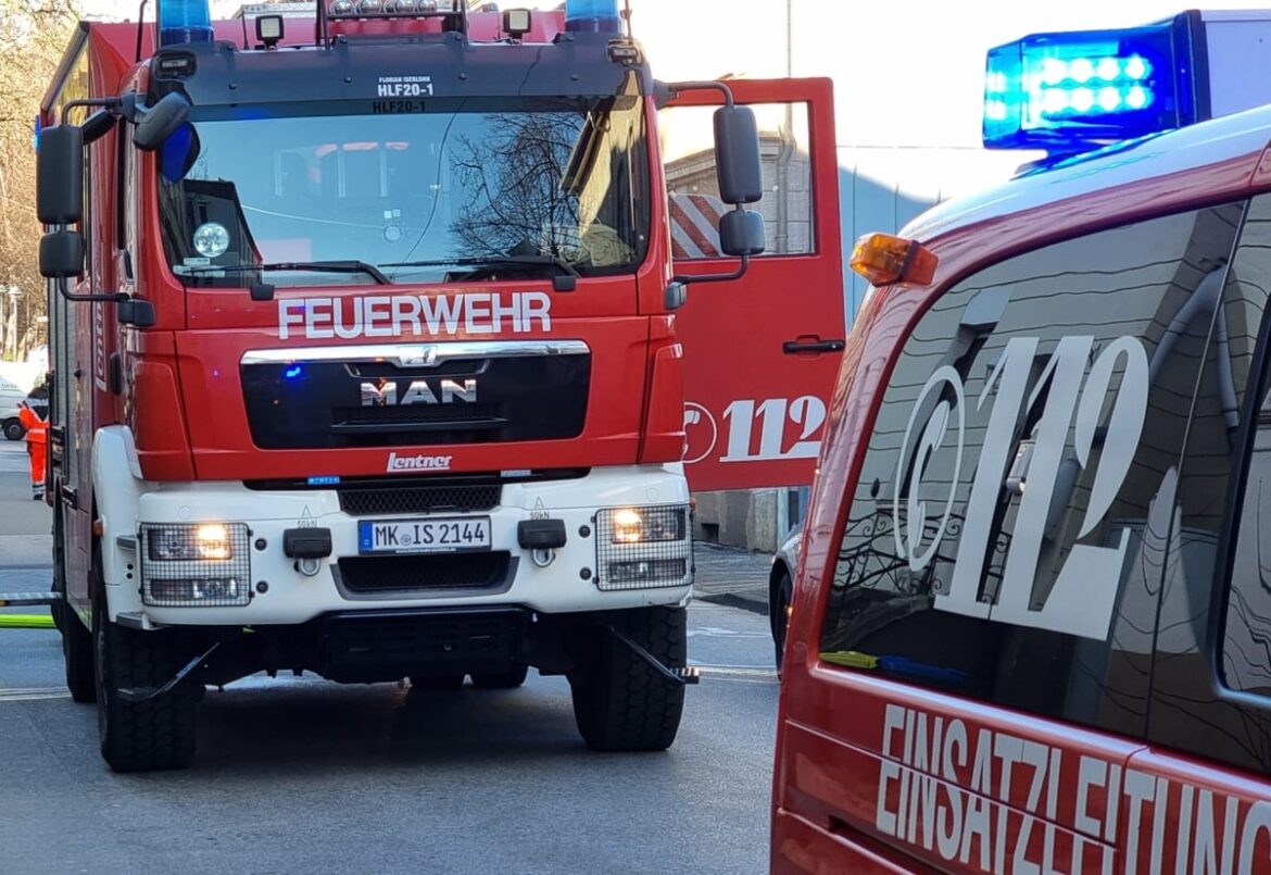 Großer Einsatz der Feuerwehr Iserlohn nach Atemwegsreizungen im Ärztehaus