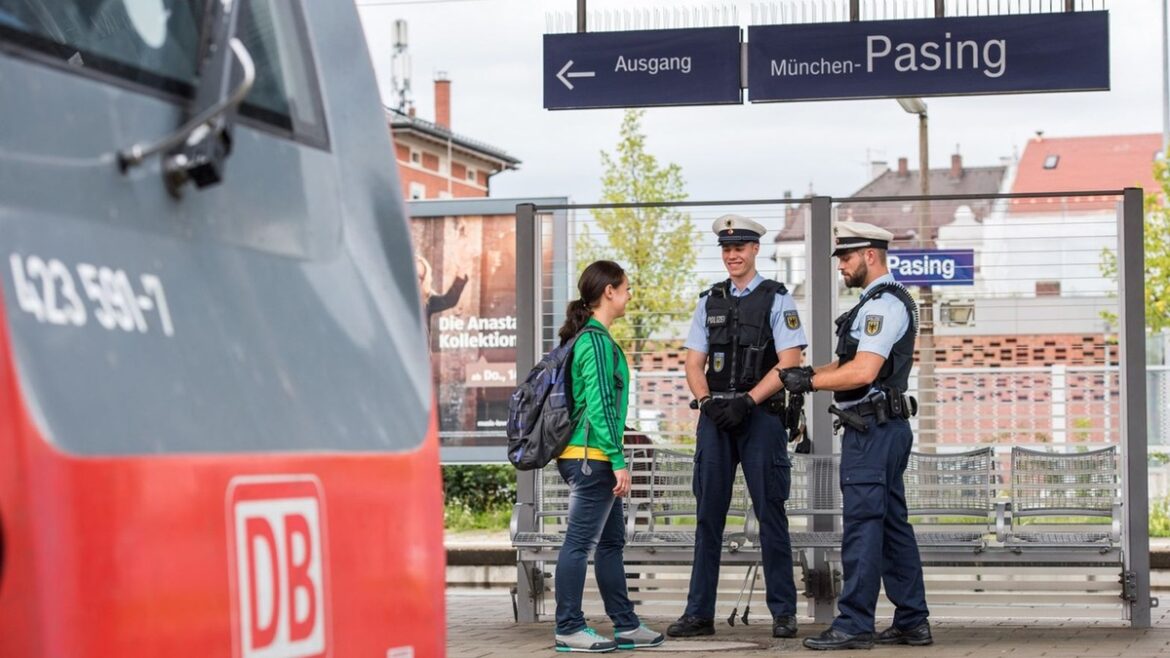 Großer Polizeieinsatz am Pasinger Bahnhof: 21-Jähriger sorgt für Aufregung