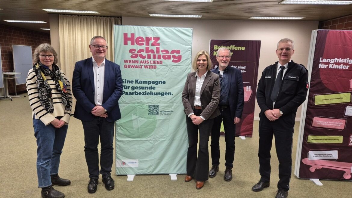 Herzschlag-Ausstellung in Lüneburg: Aufklärung gegen Gewalt in Beziehungen!