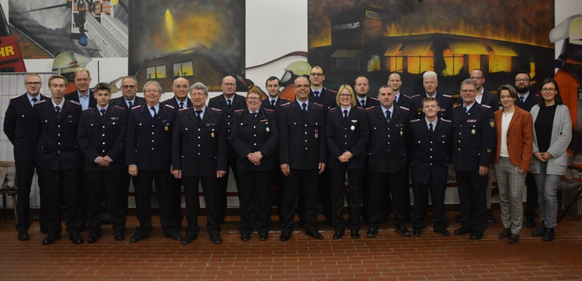 Jahreshauptversammlung der Feuerwehr Aurich: Ehrungen und Herausforderungen!