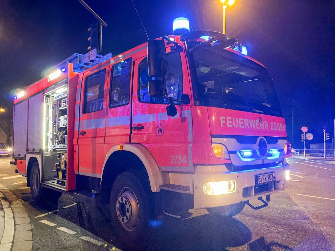 Kellerbrand in Bochold: Feuerwehr rettet zwei Verletzte nach Einsatz