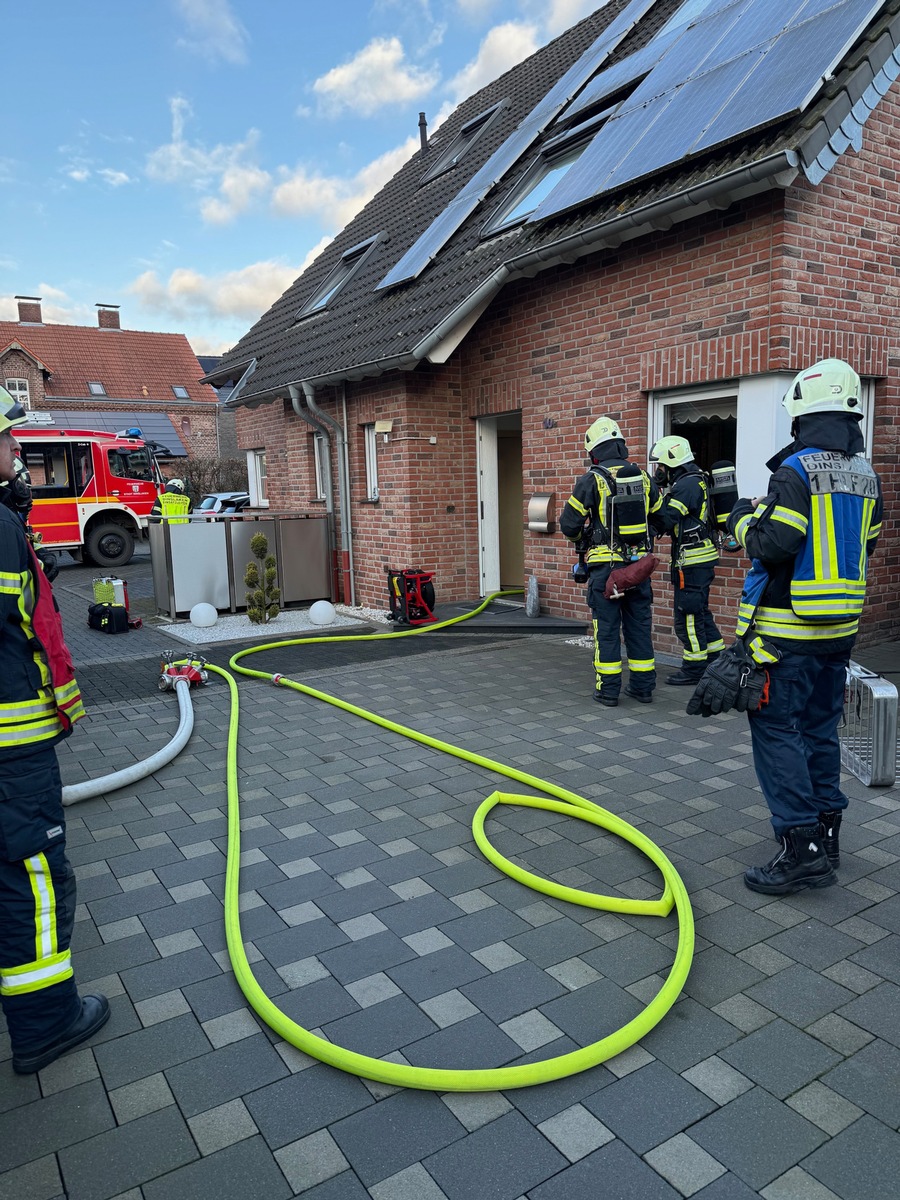 Kellerbrand in Dinslaken: Schnelle Evakuierung rettet Bewohner!