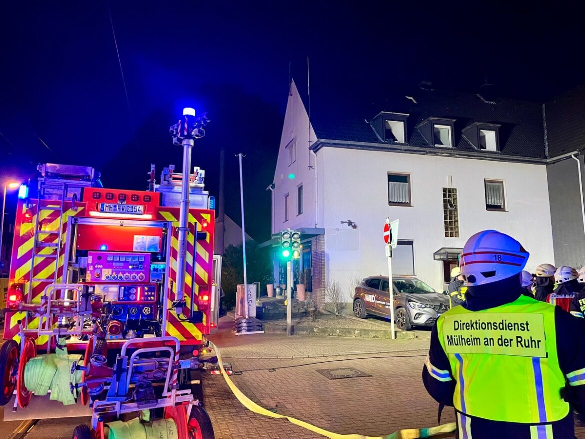 Kohlenmonoxid-Drama in Mülheim: Feuerwehr rettet Bewohner aus Lebensgefahr!