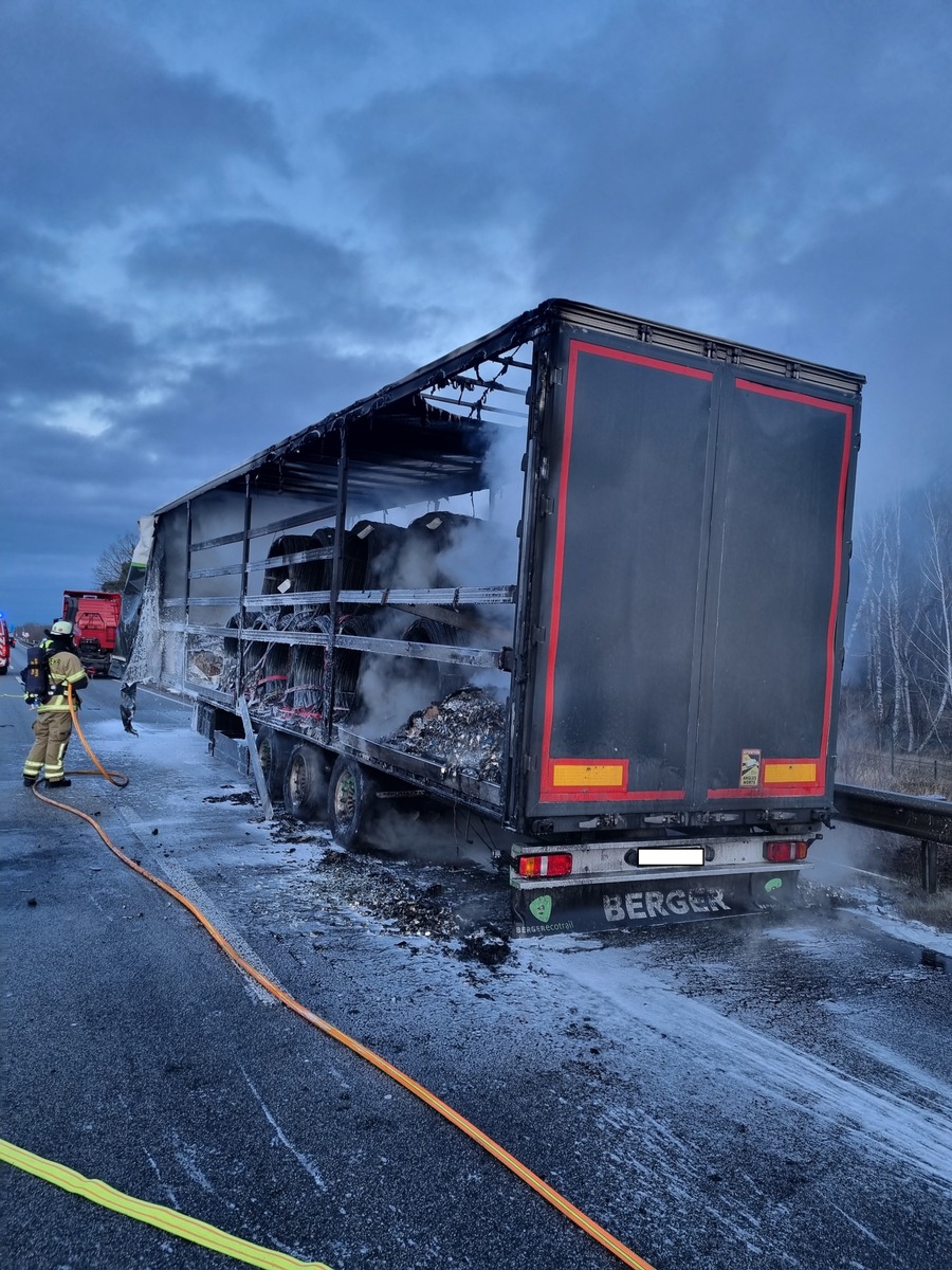 Lkw-Brand auf A6: Feuerwehr löscht spektakuläres Inferno!