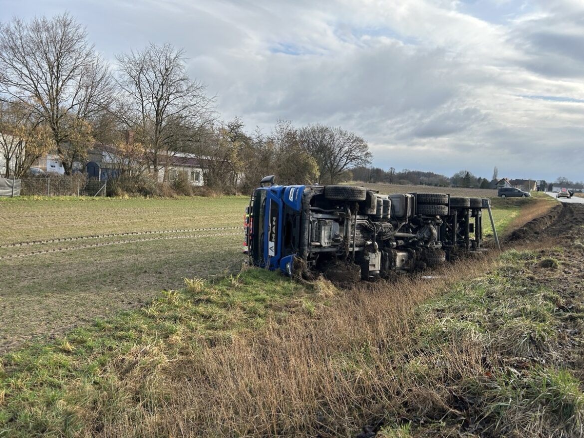 Lkw-Unfall auf B427: Fahrer bleibt unverletzt, Straße stundenlang gesperrt!