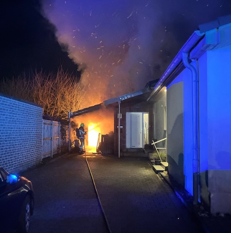 Mülltonnen-Feuer in Coesfeld: Carport und Wohnhaus betroffen!