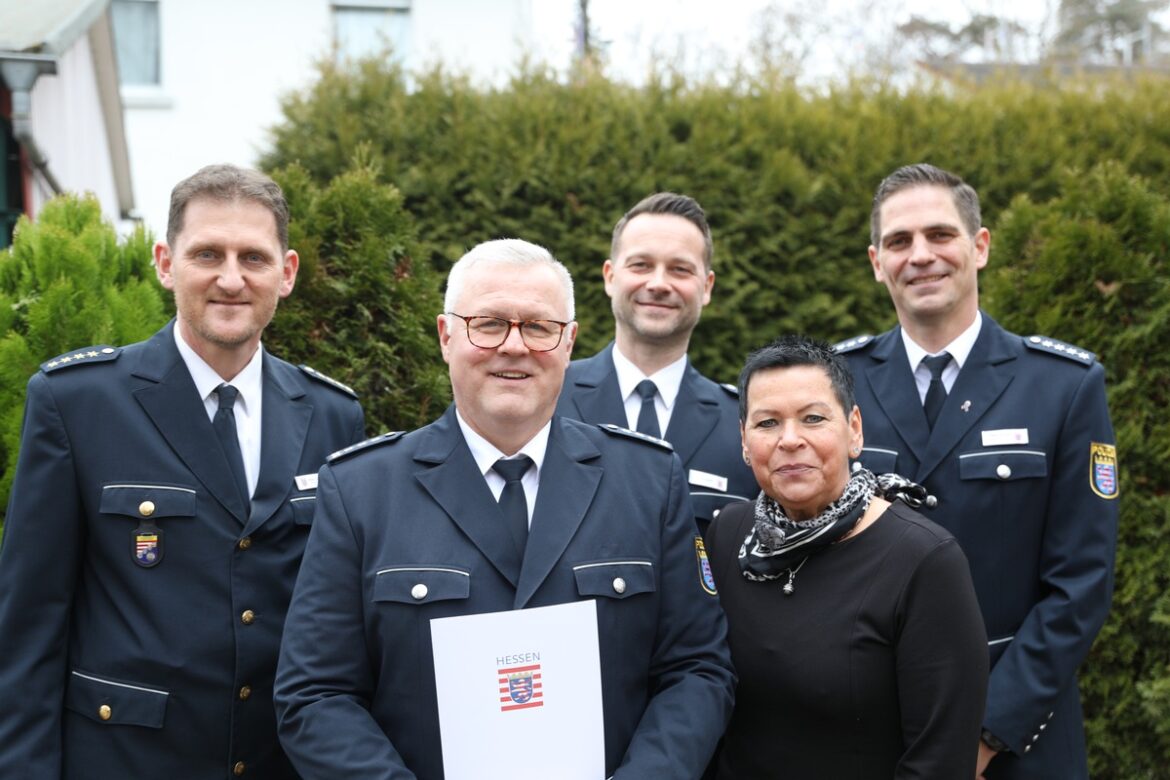 Polizei-Legende Ronald Ehmann: Nach 43 Jahren in den Ruhestand verabschiedet!