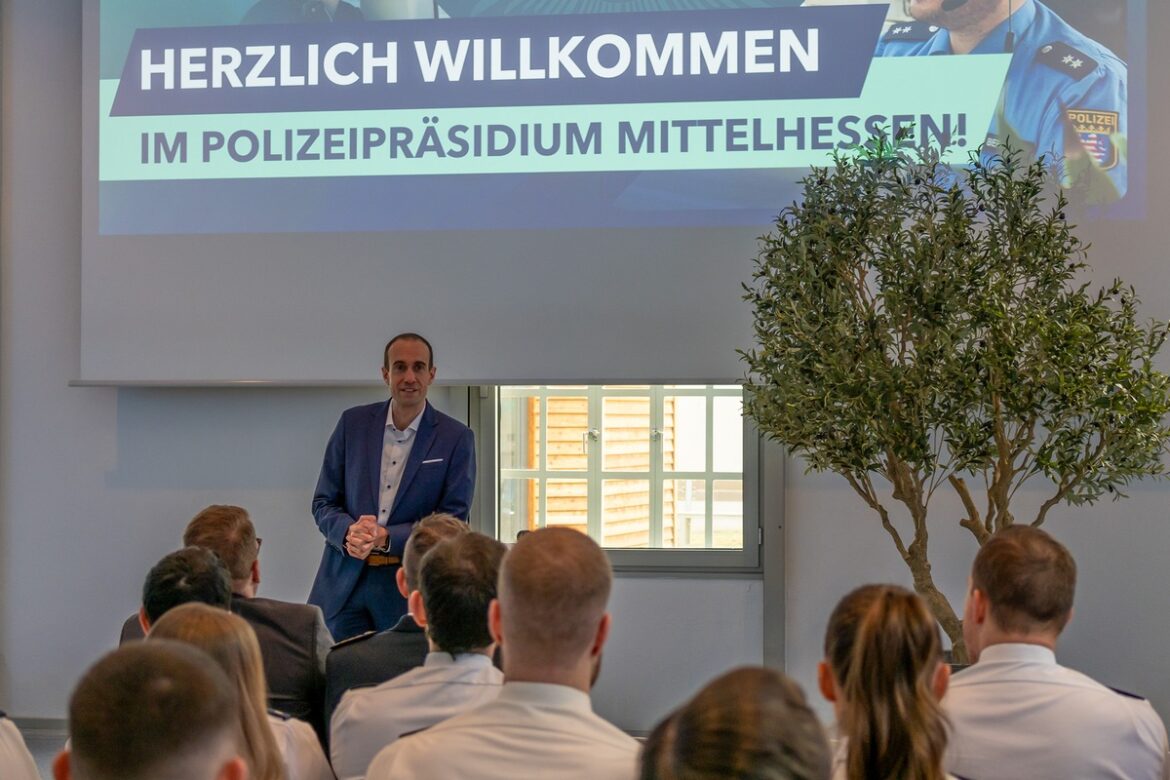 Polizei Mittelhessen heißt neue Kolleginnen und Kollegen willkommen!