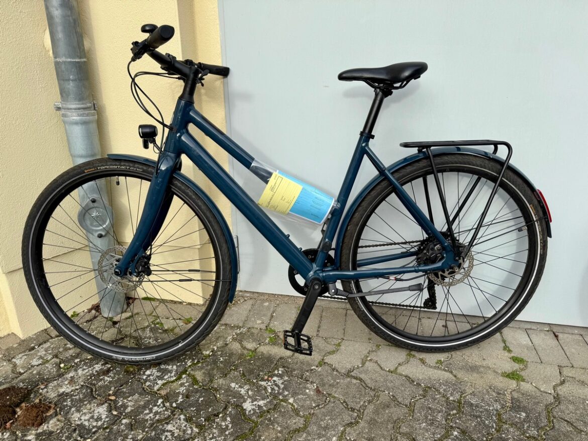 Polizei sucht Fahrradbesitzer: Wo sind die blauen Damenräder?