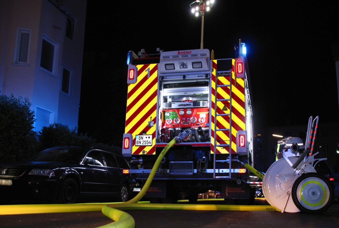 Rauchmelder retten Leben: Nachbar alarmiert Feuerwehr in Bonn-Endenich!