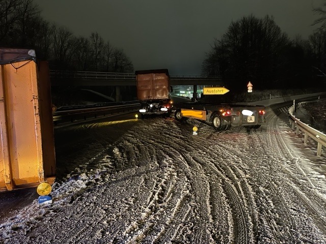 Riesen-Stau nach Lkw-Unfall auf der B6: Sperrung endlich aufgehoben!