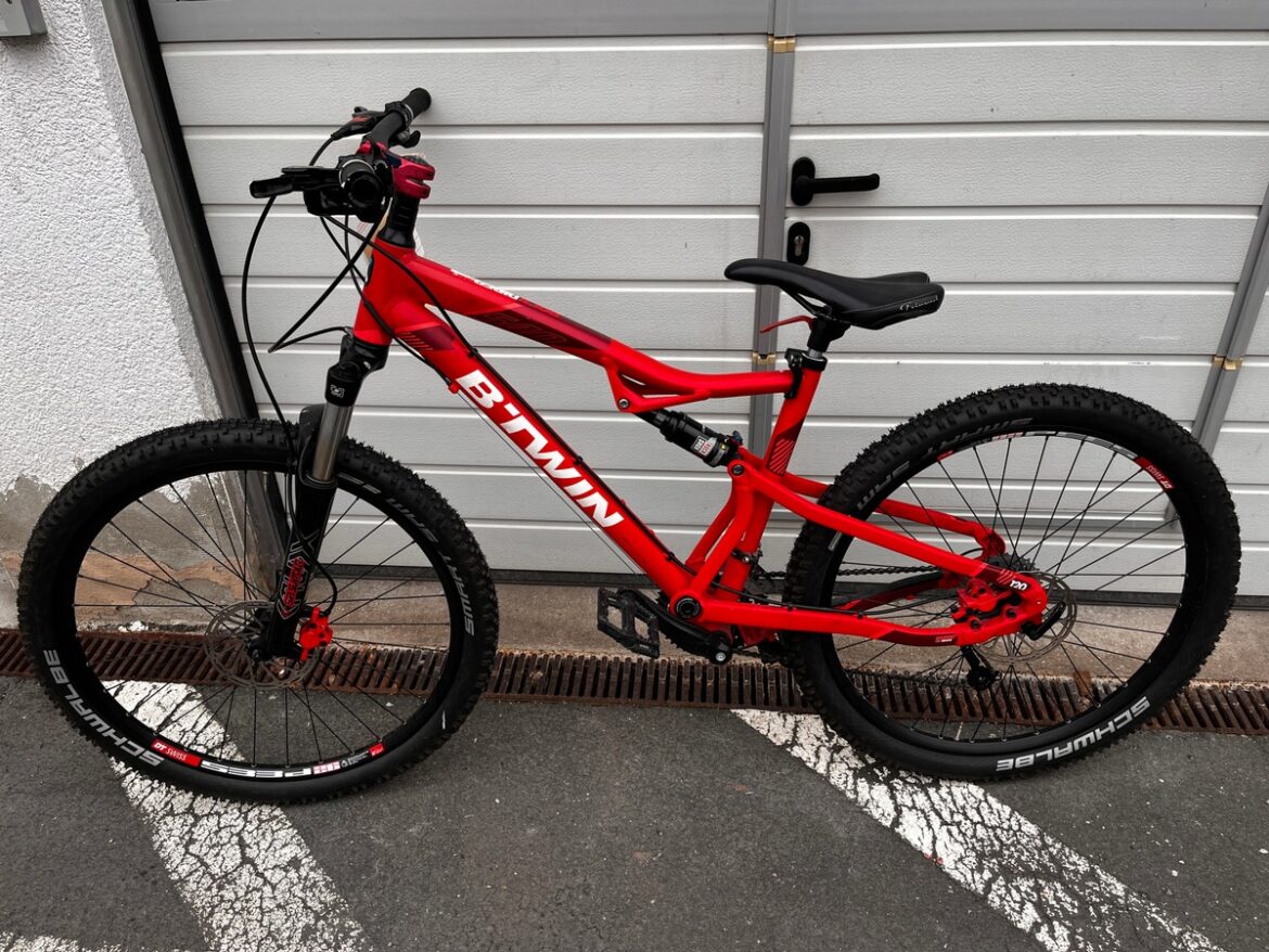 Rotes Fahrrad in Erfurt: Polizei sucht verzweifelt nach dem Besitzer!