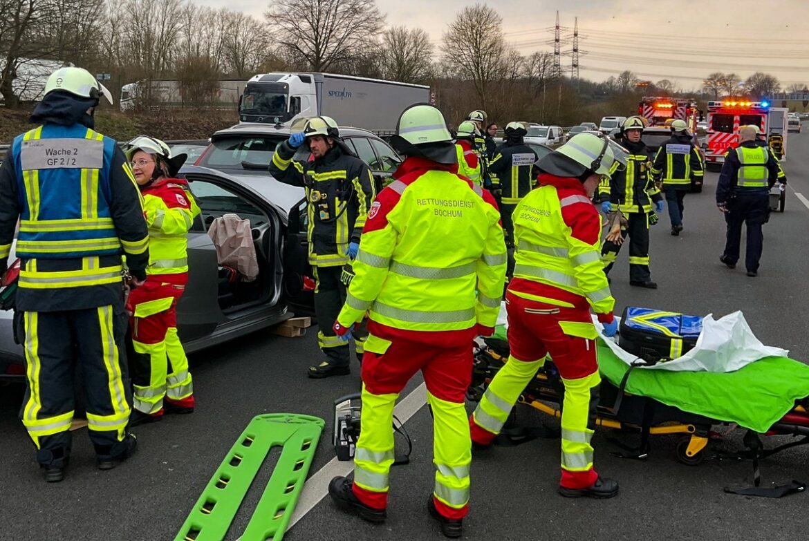 Schock auf der A40: Fahrer nach Unfall schwer verletzt, aber gerettet!