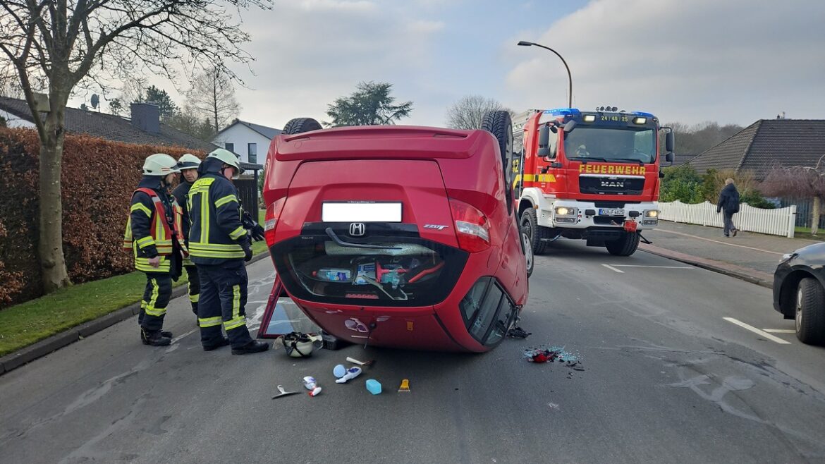 Schockunfall in Langen: Auto überschlägt sich und bleibt auf dem Dach!