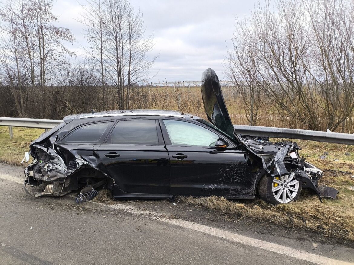 Schwerer Unfall auf A26: Drei Verletzte und total beschädigte Autos!