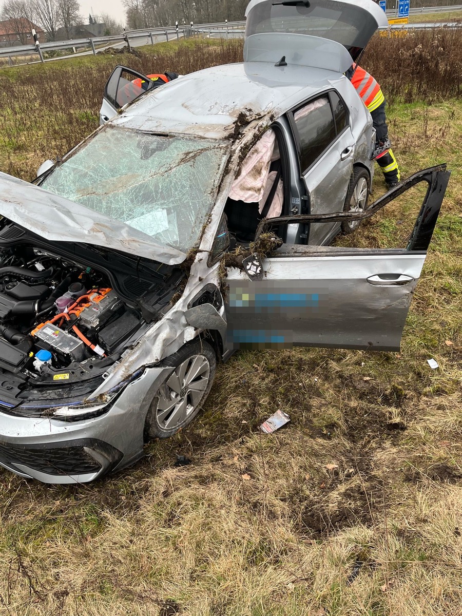 Schwerer Unfall auf der A33: Pkw überschlägt sich nach Auffahrunfall!