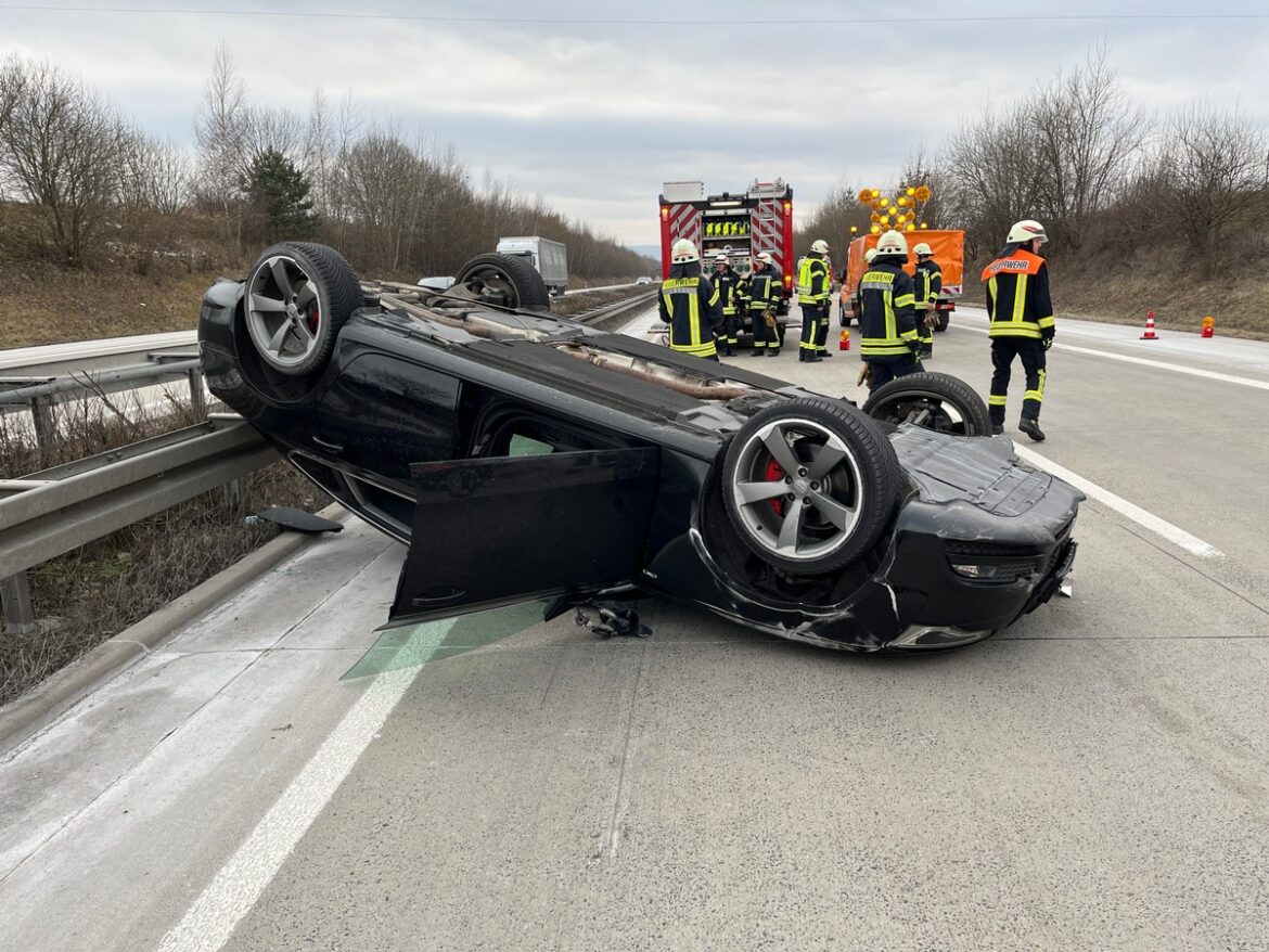 Schwerer Unfall auf der A38: Pkw überschlägt sich – Stau bis Leinefelde!