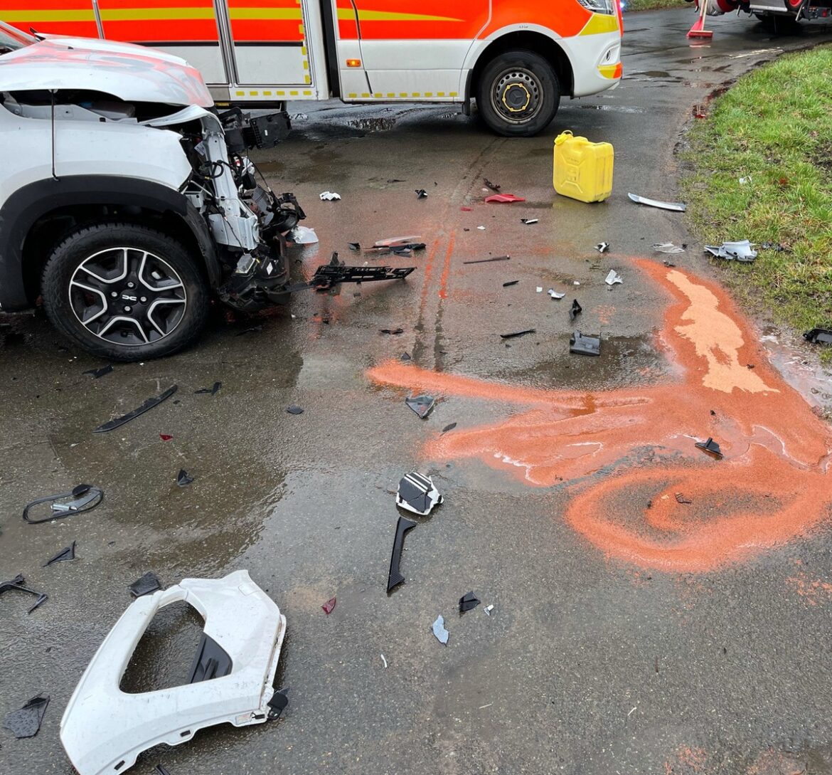 Schwerer Unfall in Dülmen: Drei Verletzte bei Kreuzungs-Crash!