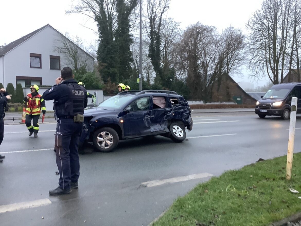 Schwerer Unfall in Gelsenkirchen: Mann eingeklemmt, Feuerwehr im Einsatz!