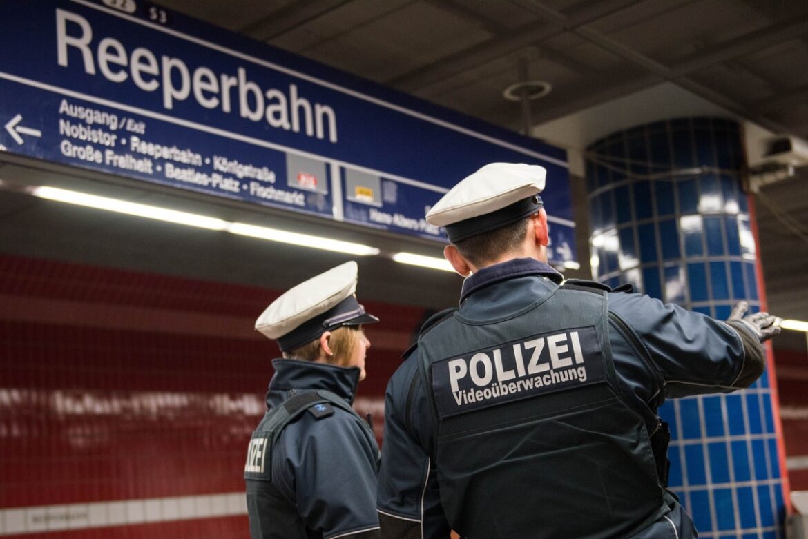 Sexuelle Belästigung am S-Bahnhof Reeperbahn: Mann festgenommen!