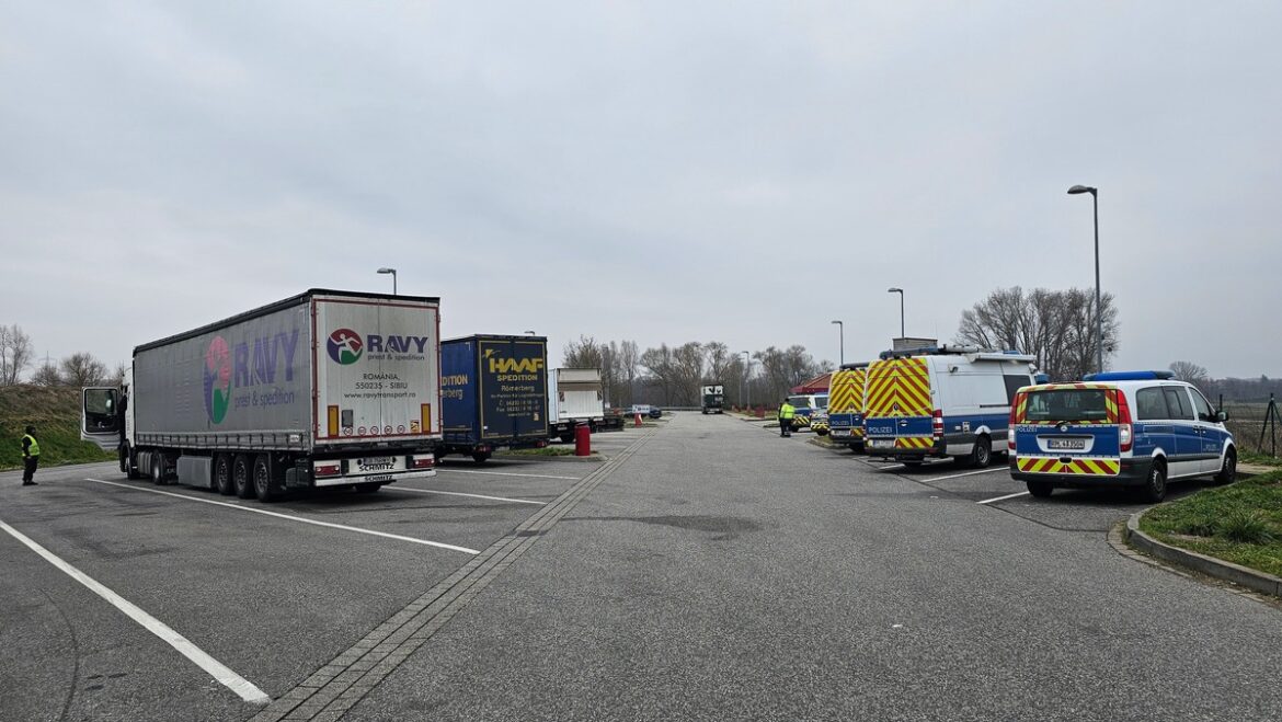 Strenge Lkw-Kontrollen: Polizei Landau erhöht Verkehrssicherheit drastisch!