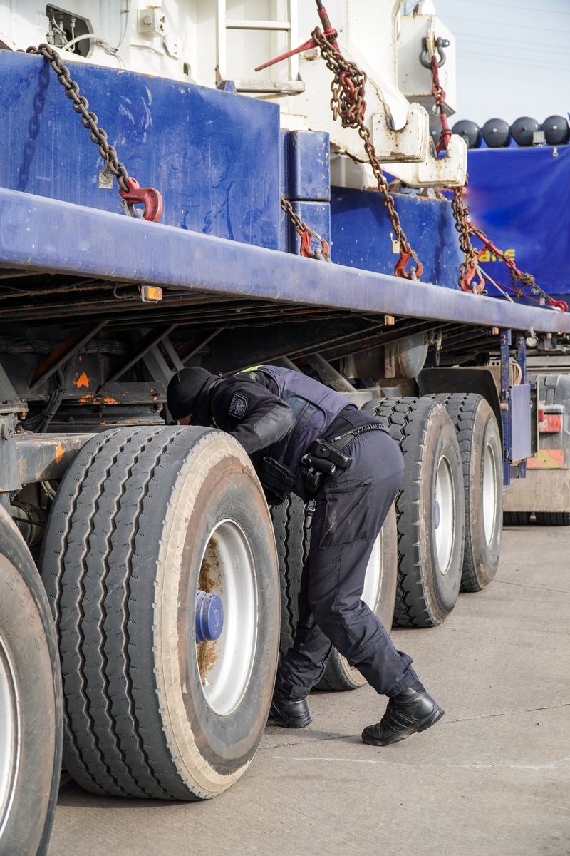 Thüringer Polizei schnappt Schwertransporte – Gefahr auf der Straße!