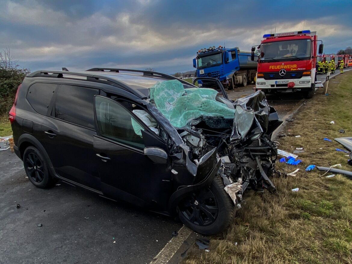 Tragischer Unfall in Wachtberg: PKW-Fahrer stirbt nach LKW-Crash