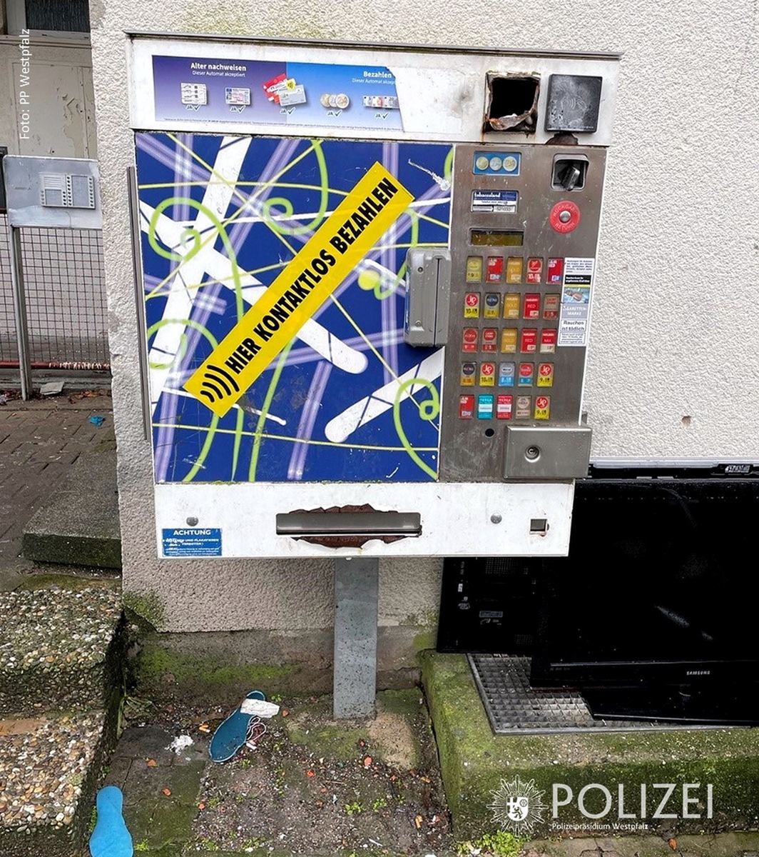 Unbekannte brechen Zigarettenautomat auf – nur Müll fällt raus!