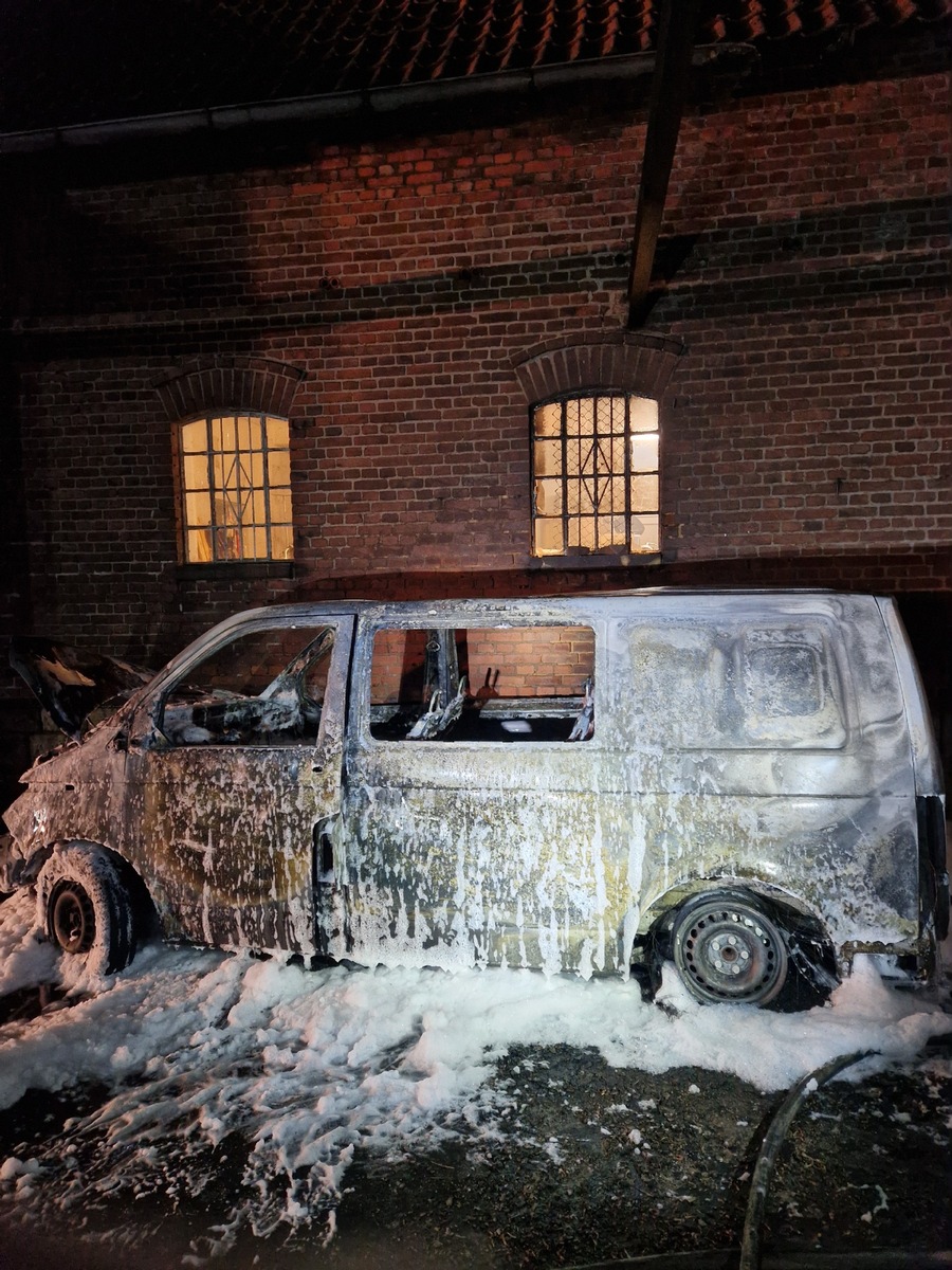 VW-Pkw in Obernkirchen: Inferno auf dem Resthof entfesselt!