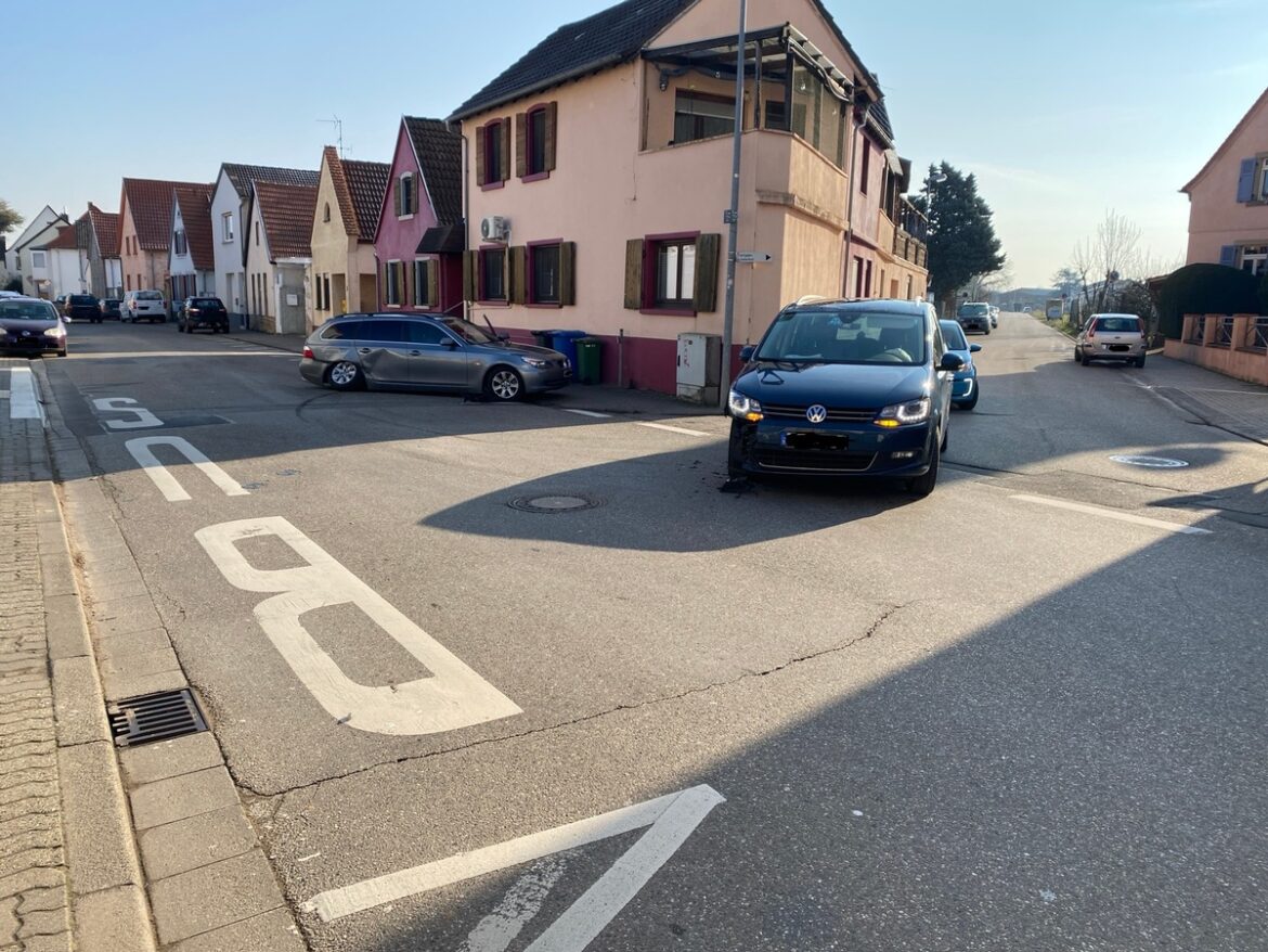 Verkehrskollaps in Meckenheim: Vorfahrtsmissachtung führt zu Crash!