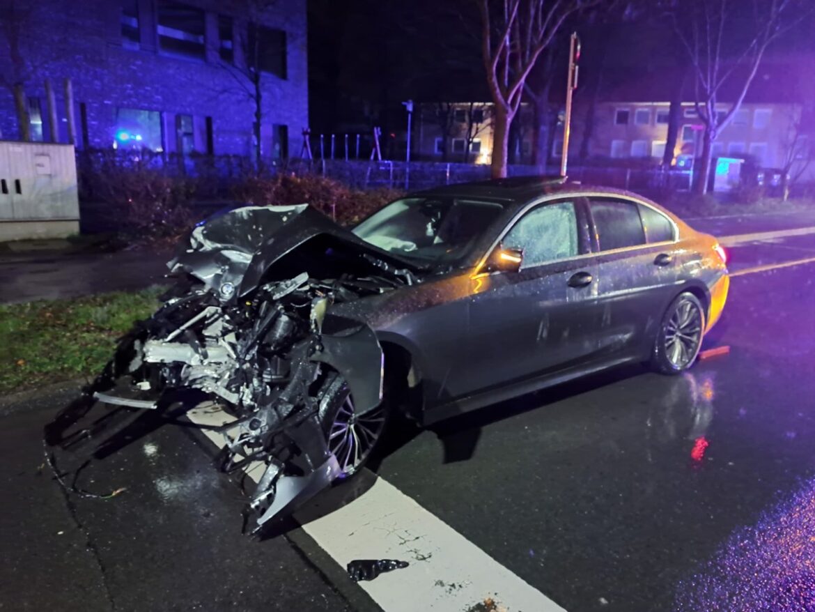 Verkehrsunfall auf der Stockumer Straße: Feuerwehr im Einsatz!