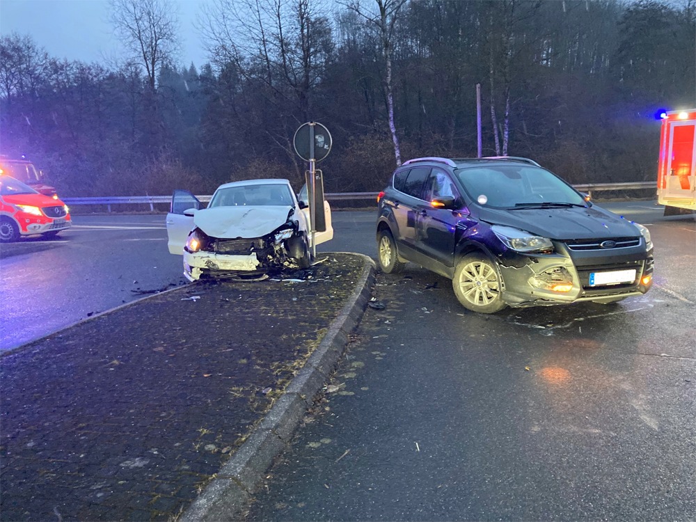 Verkehrsunfall in Gummersbach: Zwei Autos, ein Leichtverletzter!