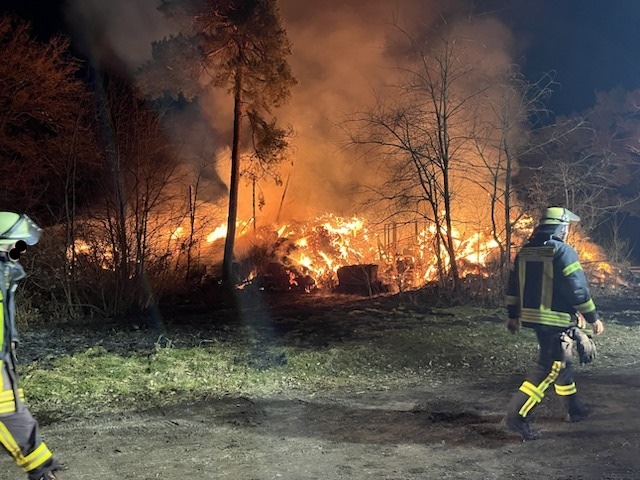 Vollbrand in Hustedt: Scheune neben JVA Salinenmoor abgebrannt!